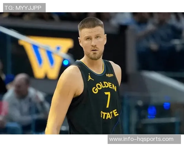 波尔津吉斯赛后与豪泽塔图姆怀特亲切交流回忆夺冠时光