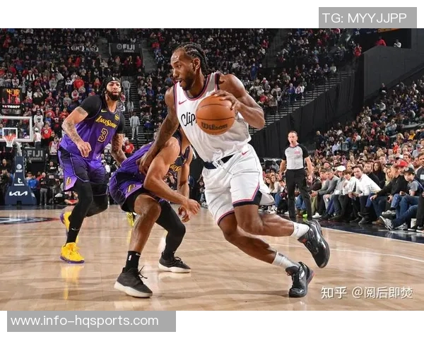 快船再次寄望于36岁哈登上赛季他身边还有鲍科比的支持